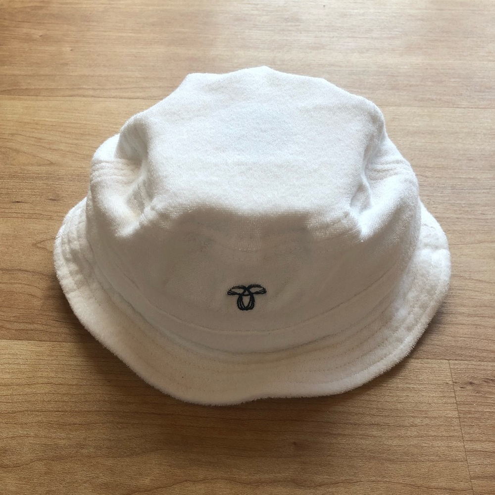 Aritzia TNA Bucket Hat (White)